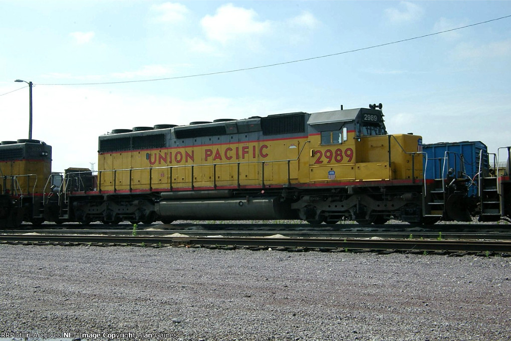 UP SD40-2 2989